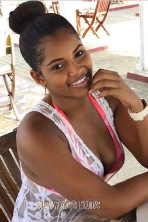 182220 - Yanelis Age: 30 - Colombia