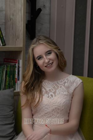 185517 - Anastasia Age: 28 - Ukraine