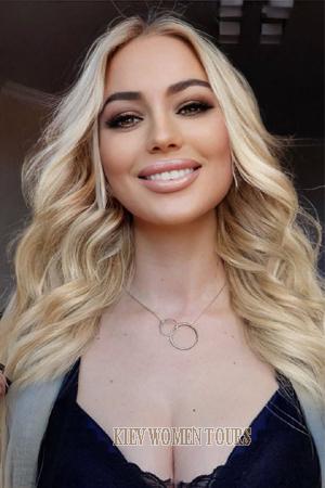 207109 - Angelina Age: 36 - Russia