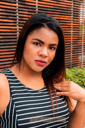 208251 - Yorgenis Age: 31 - Colombia