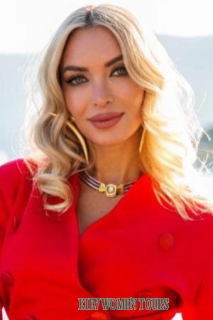 211612 - Natalia Age: 44 - Italy