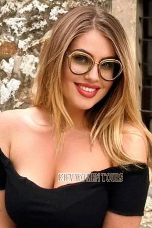 216090 - Lucia Age: 37 - Moldova