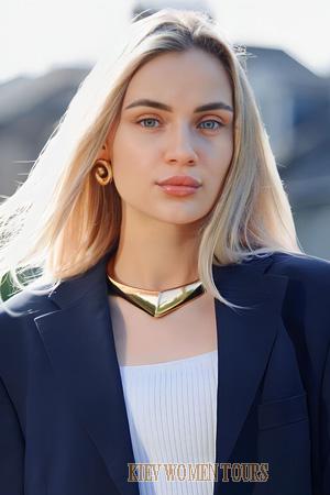 217025 - Kristina Age: 25 - England