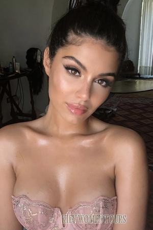 220370 - Susie Age: 29 - United Kingdom