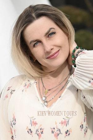 220668 - Viktoriia Age: 52 - Ukraine