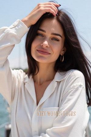 221870 - Olena Age: 28 - Ukraine