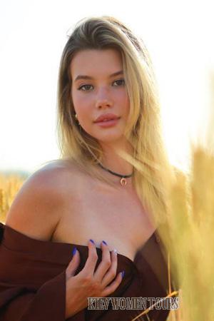 222620 - Yuliia Age: 20 - Ukraine